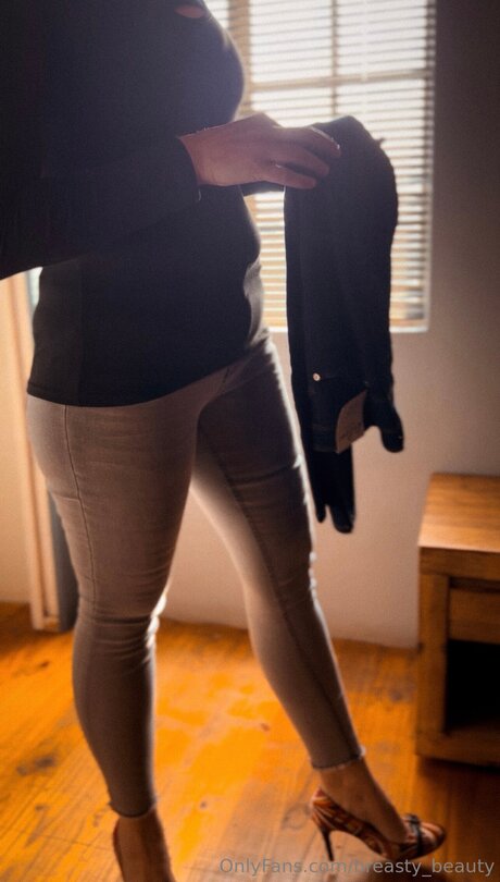 Breasty Beauty OnlyFans Nacktbilder