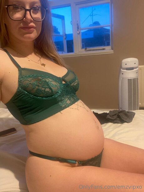 Emzvipxo Nacktpornos auf OnlyFans