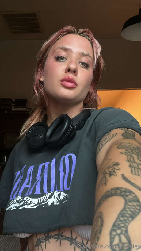 Aliwaller Nacktbilder von OnlyFans