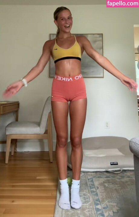 Mia Rogan OnlyFans Star