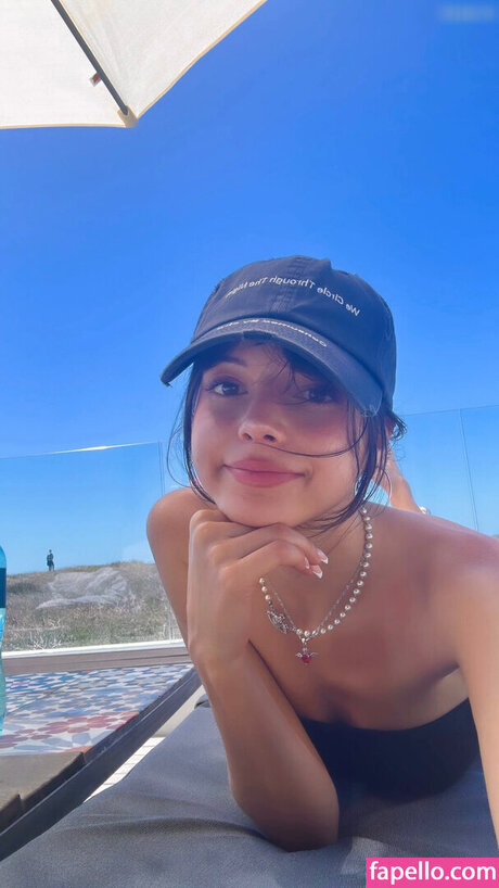 Nina Chuba Oben ohne OnlyFans