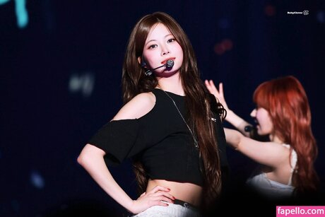 Hong Eunchae_ OnlyFans-Leak