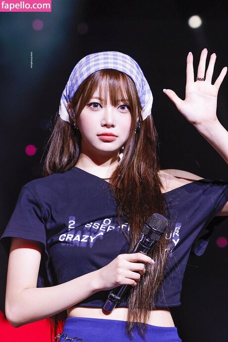 Hong Eunchae_ OnlyFans Bilder