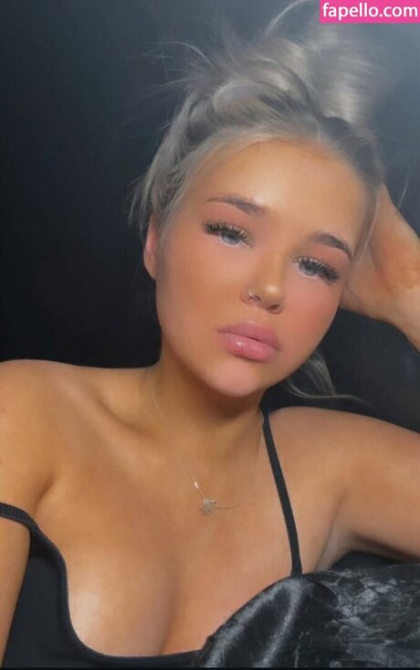 Lotus Petrie Nacktbilder OnlyFans