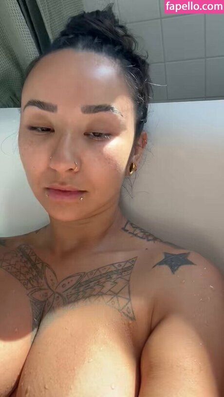 Ruby Renegade OnlyFans schlank