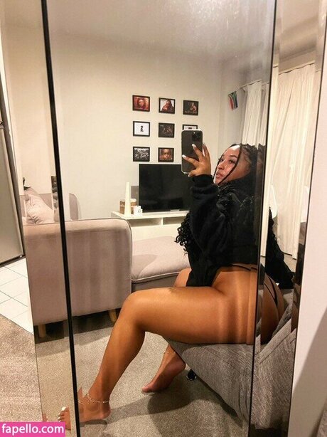 Melanadavids OnlyFans Nacktbilder