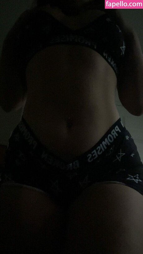 sacrificiala OnlyFans Nacktbilder