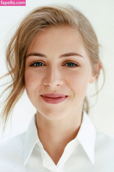Hermione Corfield Nacktbilder geleakt OnlyFans Nacktporno
