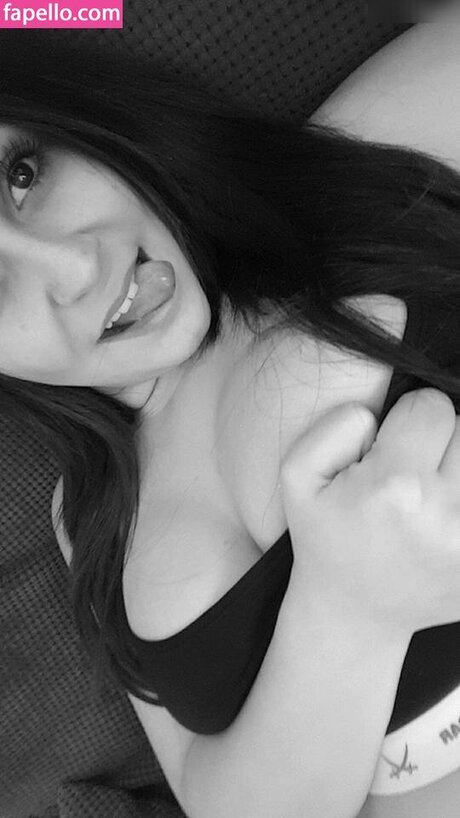 July Johnson OnlyFans schlank