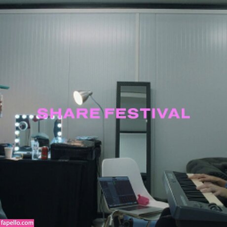 frida reed Neue geleakte OnlyFans-Inhalte