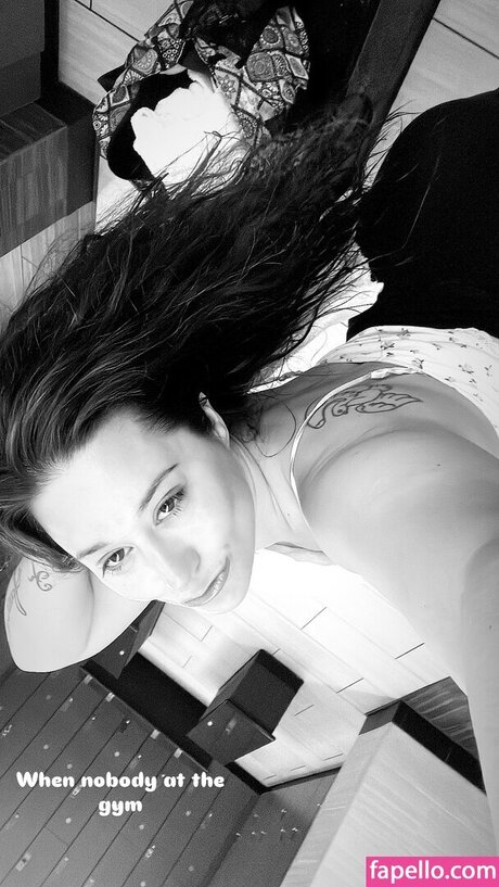 J essence_ OnlyFans Model Fotos