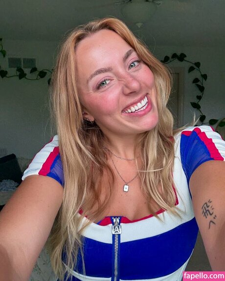 Carmen Elaine Neue geleakte OnlyFans-Inhalte