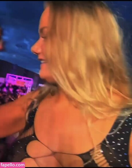 heleneelises Leaks von OnlyFans