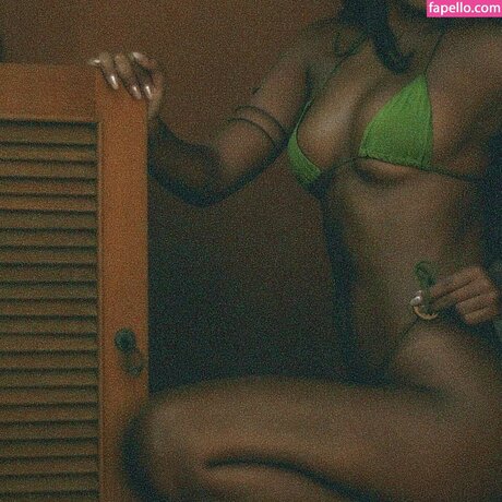 Mell Muzzillo Kostenloses OnlyFans