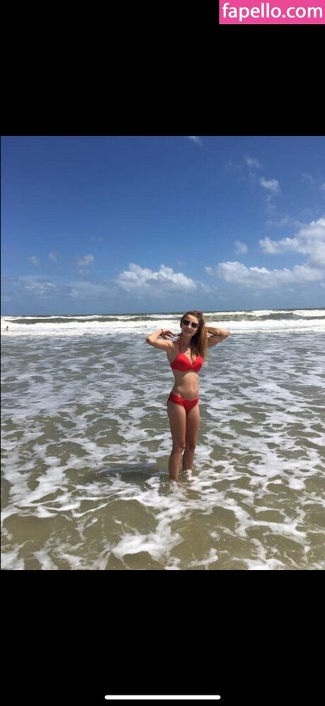 Kelly Lyn OnlyFans Leaj