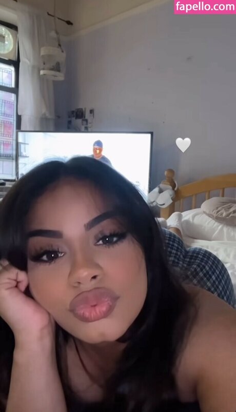 A vriell Nacktbilder von OnlyFans geleakt