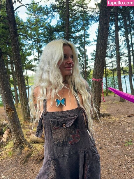 Emily Sedona OnlyFans nackte Brüste