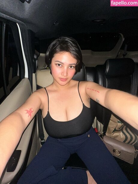 Mitzina Larino OnlyFans explizite Inhalte