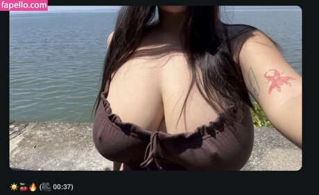 Mitzina Larino Füße OnlyFans