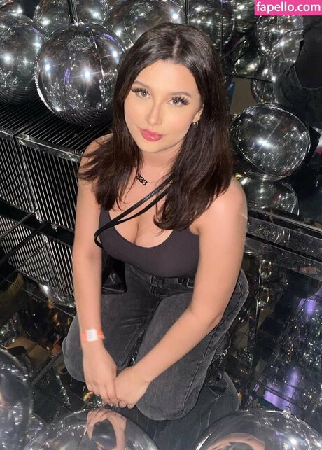 Kelly Tayler Oben ohne OnlyFans