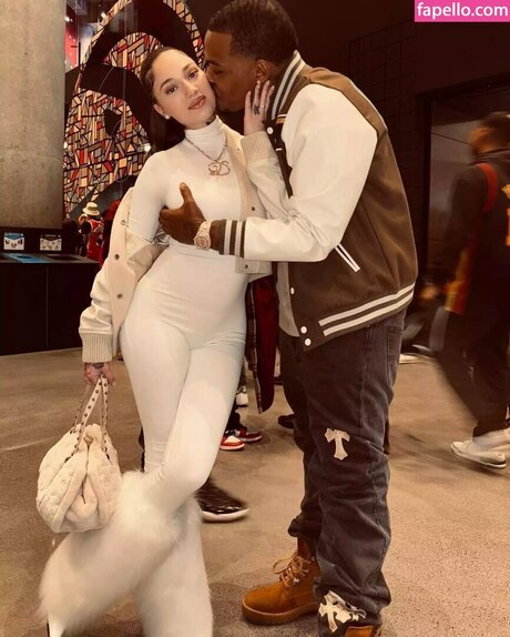 Bhad Bhabi OnlyFans-Bilder