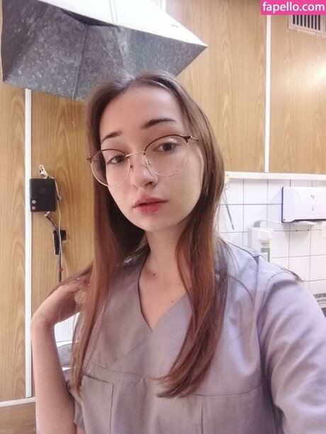 Polly Bee Nacktbilder auf OnlyFans