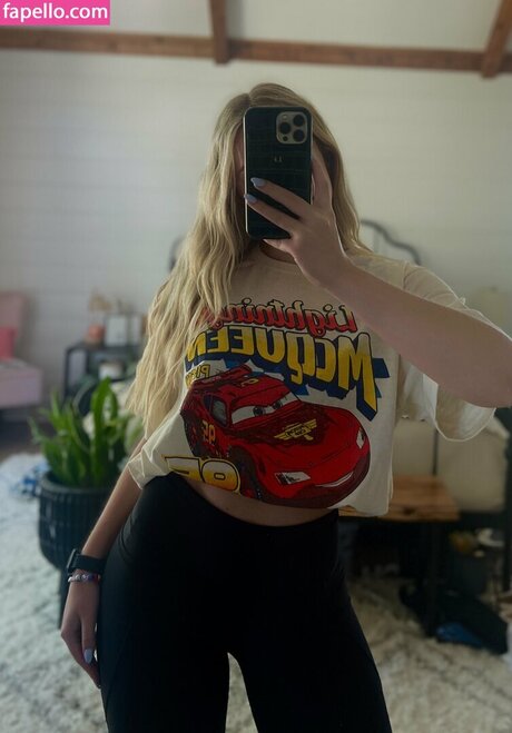 Lynzie Fulton Strip OnlyFans