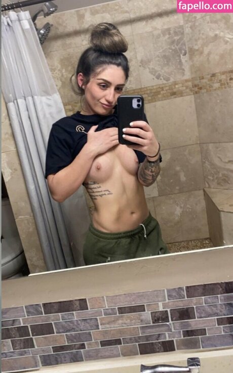 Taylor Bertsch OnlyFans Brüste Bild