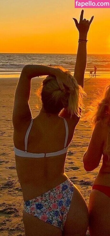 Caroline Ambrose OnlyFans-Leak