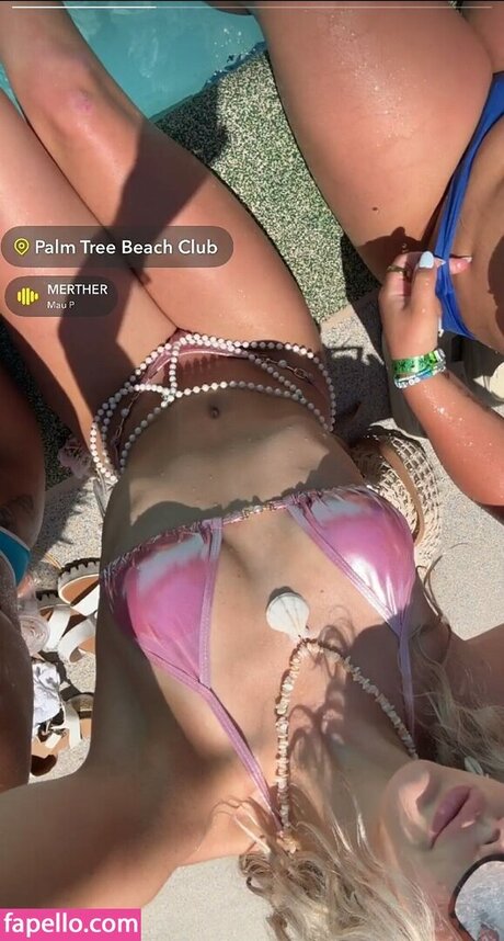 Caroline Ambrose OnlyFans Bilder