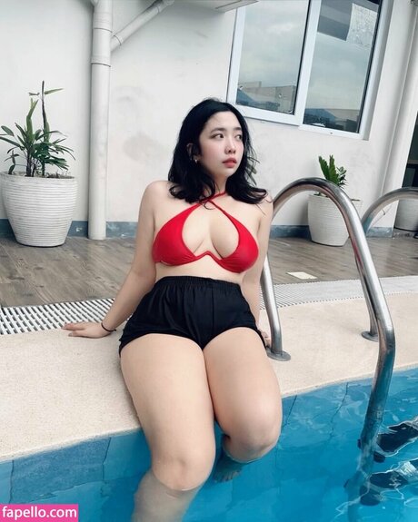 Omulet t OnlyFans Model Bilder