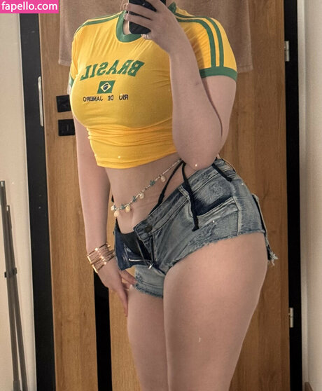 Qiandaiyiyu OnlyFans Fotos