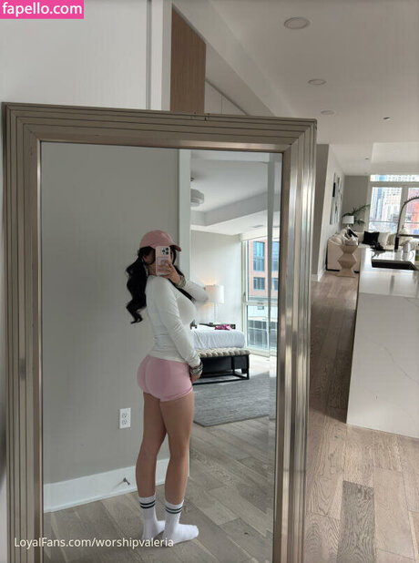 Worshipvaleria OnlyFans nackte Brüste