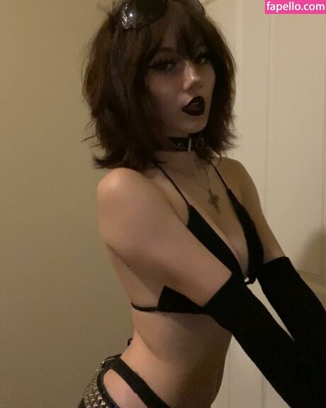 Trinity Manaj Nacktbilder geleakt OnlyFans