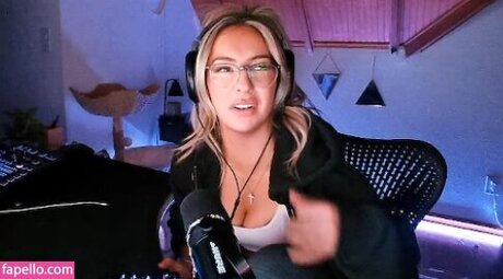 Honeyxxo OnlyFans geleakt.