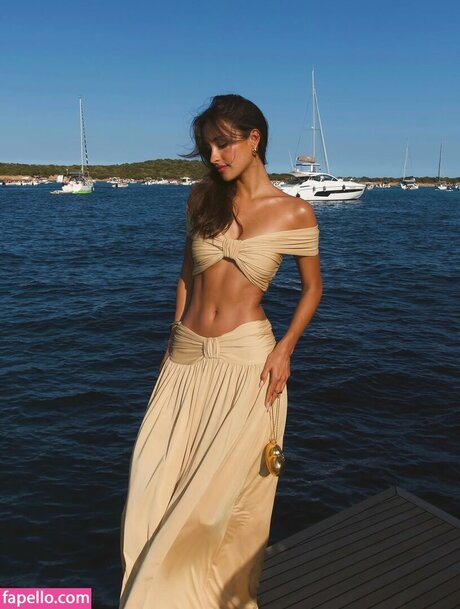 Alexandra Saint Mleux OnlyFans Nackt Content