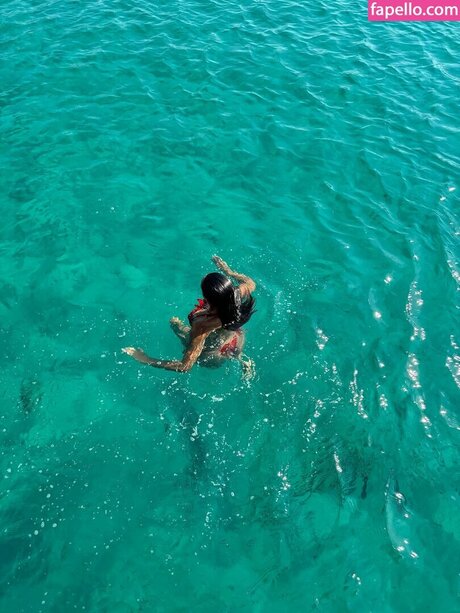 Alexandra Saint Mleux OnlyFans Fotos