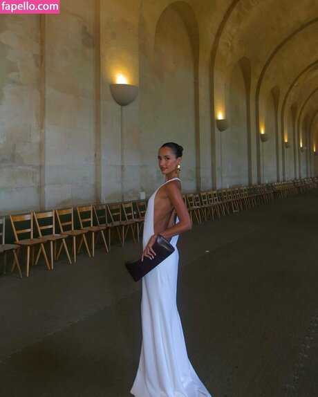 Alexandra Saint Mleux Nackt