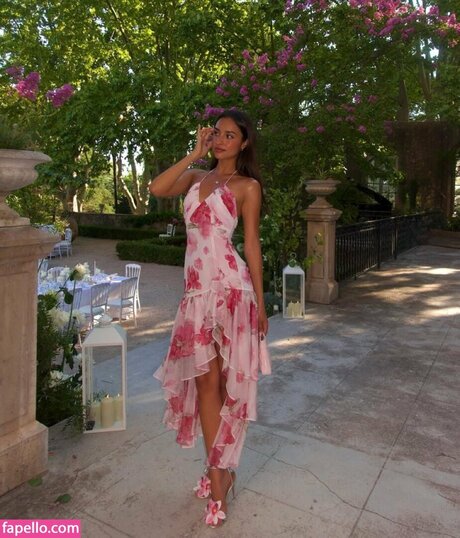 Alexandra Saint Mleux OnlyFans-Leaks