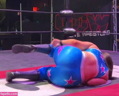 Izzy Moreno OnlyFans Strip