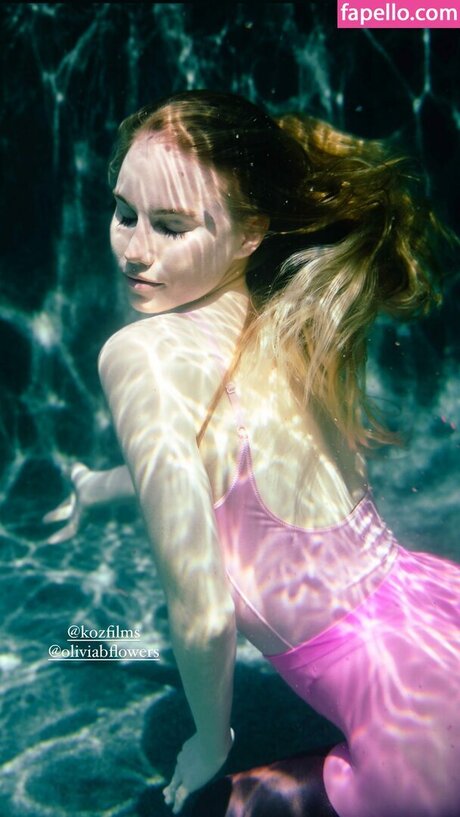 Colette Cherry Brüste OnlyFans