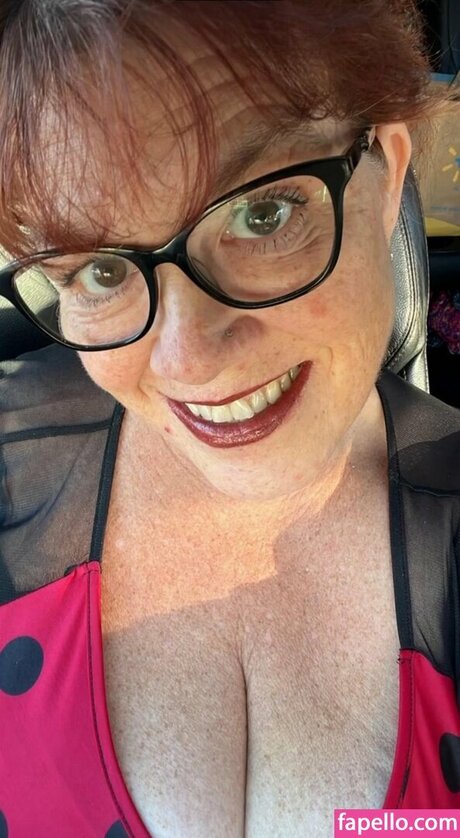 Grandma Nika Nacktbilder von OnlyFans