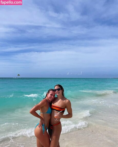 Katie Douglass OnlyFans Fotos