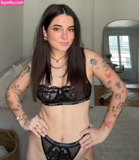 Julie Ferrat OnlyFans-Archiv