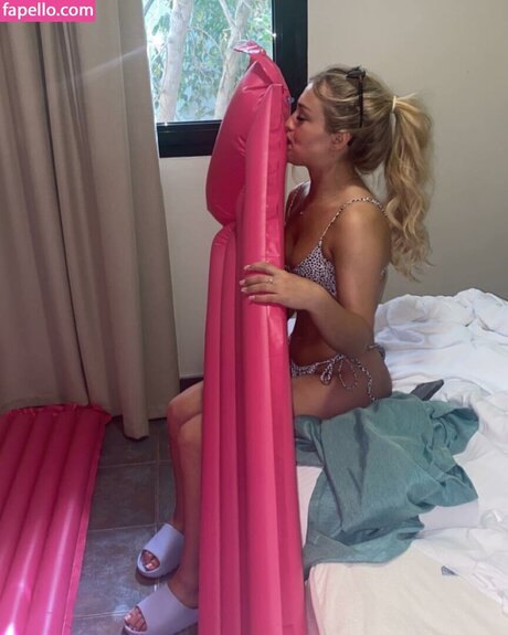 Harriet Cowan From Clarkson s Farm OnlyFans Leak