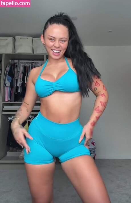 Elley Davies OnlyFans Beiträge