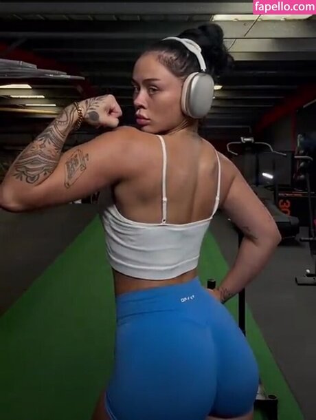 Elley Davies Sex auf OnlyFans