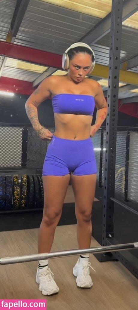 Elley Davies Nackt auf OnlyFans