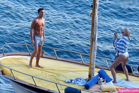 Pixie Lott OnlyFans nackte Brüste