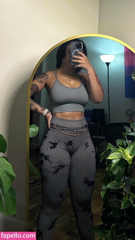 artless space NurlyFans-Brüste